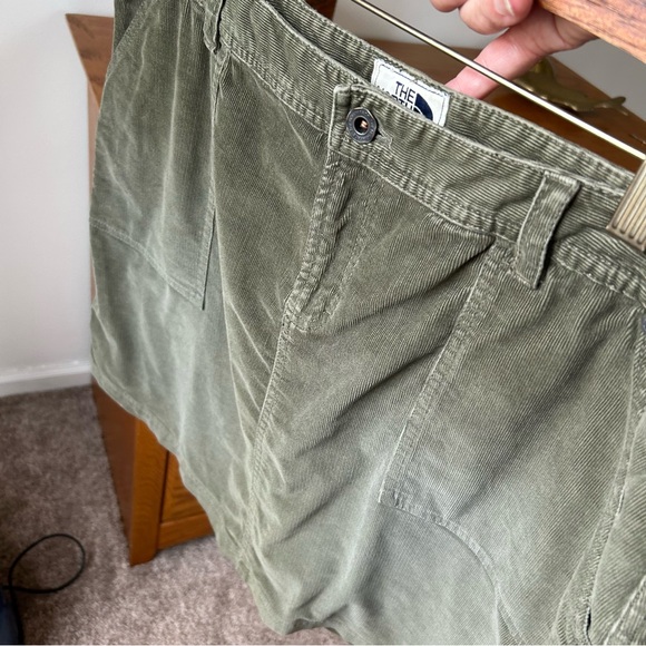 The North Face Nenana Corduroy Taupe Green Skirt. Size Large. - Picture 5 of 11